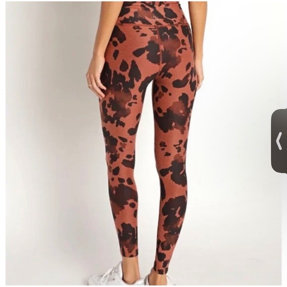 Beyond Yoga Women's Printed Spacedye High Waisted Legging  Copper Cow. Small - Picture 2 of 9
